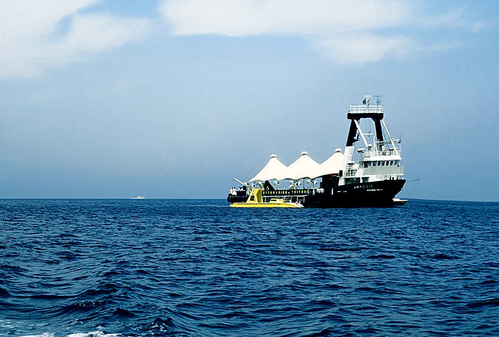 Cruceros y barcos en Nápoles rumbo a la isla de Capri