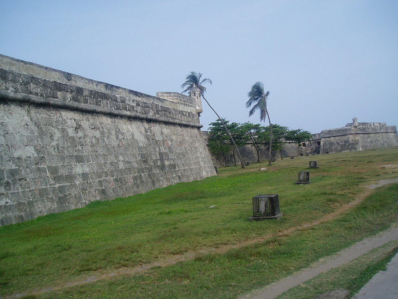 Tours y visitas guiadas en Cartagena de Indias por el casco amurallado colonial.