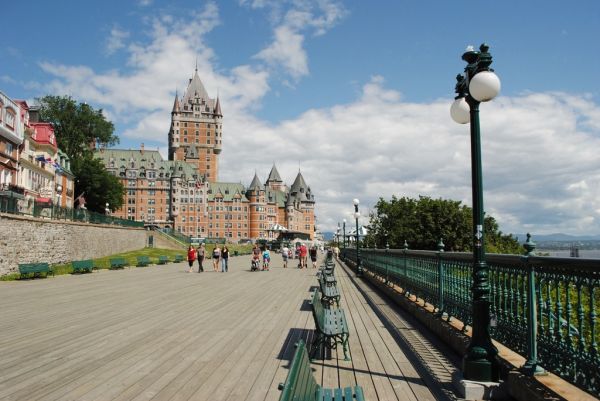 Tours y visitas guiadas en Quebec: el Château Frontenac visto desde el Viejo Quebec.