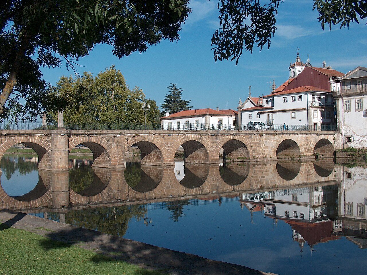 El puente de Trajano sobre el río Támega, imprescindible que ver en Chaves