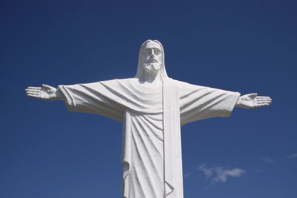 Visita guiada en Río de Janeiro: el Cristo Redentor con la ciudad a sus pies.