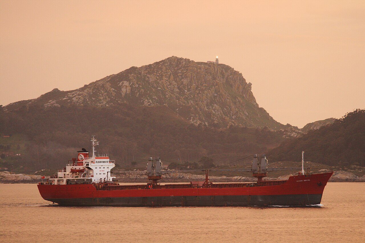 Cruceros y barcos en Vigo rumbo a las Islas Cíes, el paraíso de la ría.