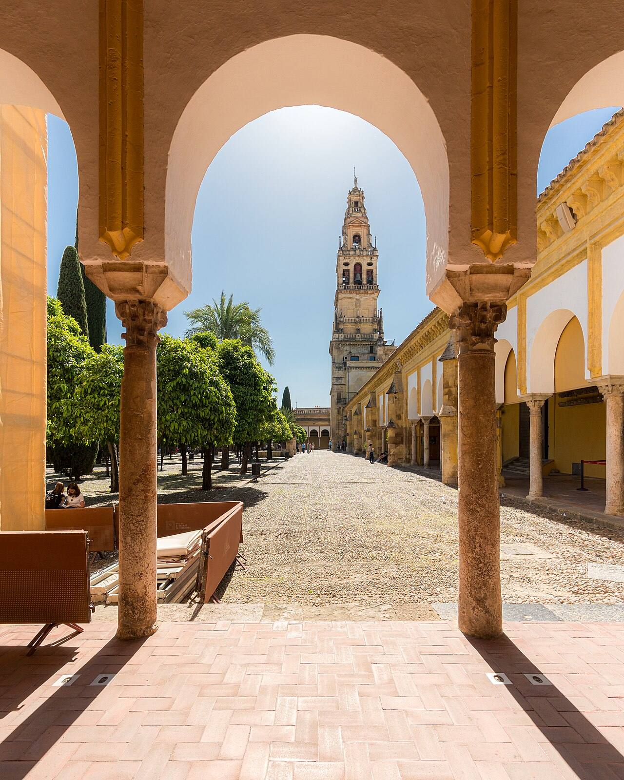 Visita guiada en Córdoba: el interior de la Mezquita-Catedral con sus arcos bicolores