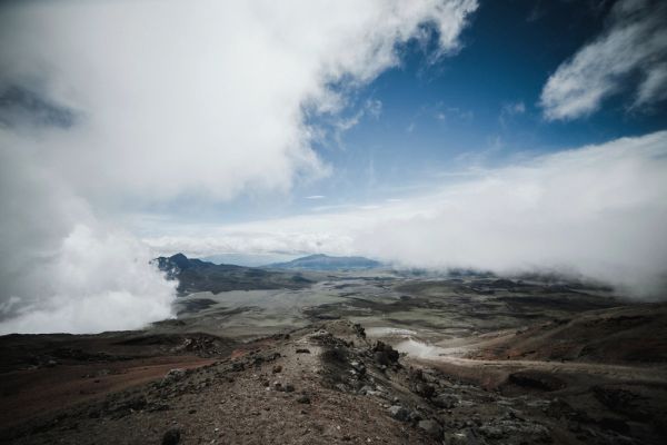 El volcán Cotopaxi, una de las excursiones de un día en Quito más impresionantes.