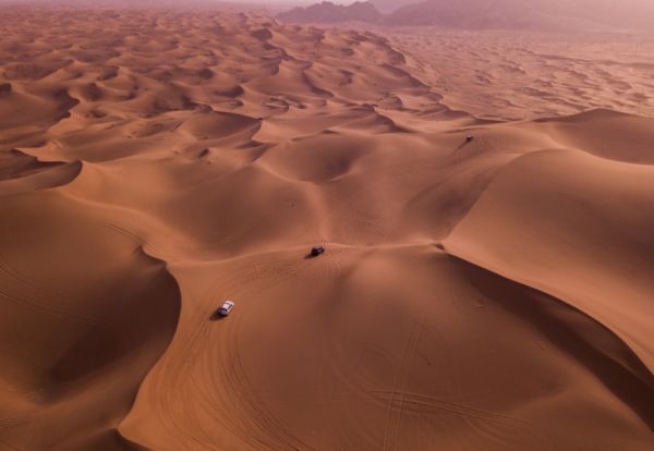 Naturaleza y aventura en Dubai: safari por las dunas del desierto de Lahbab