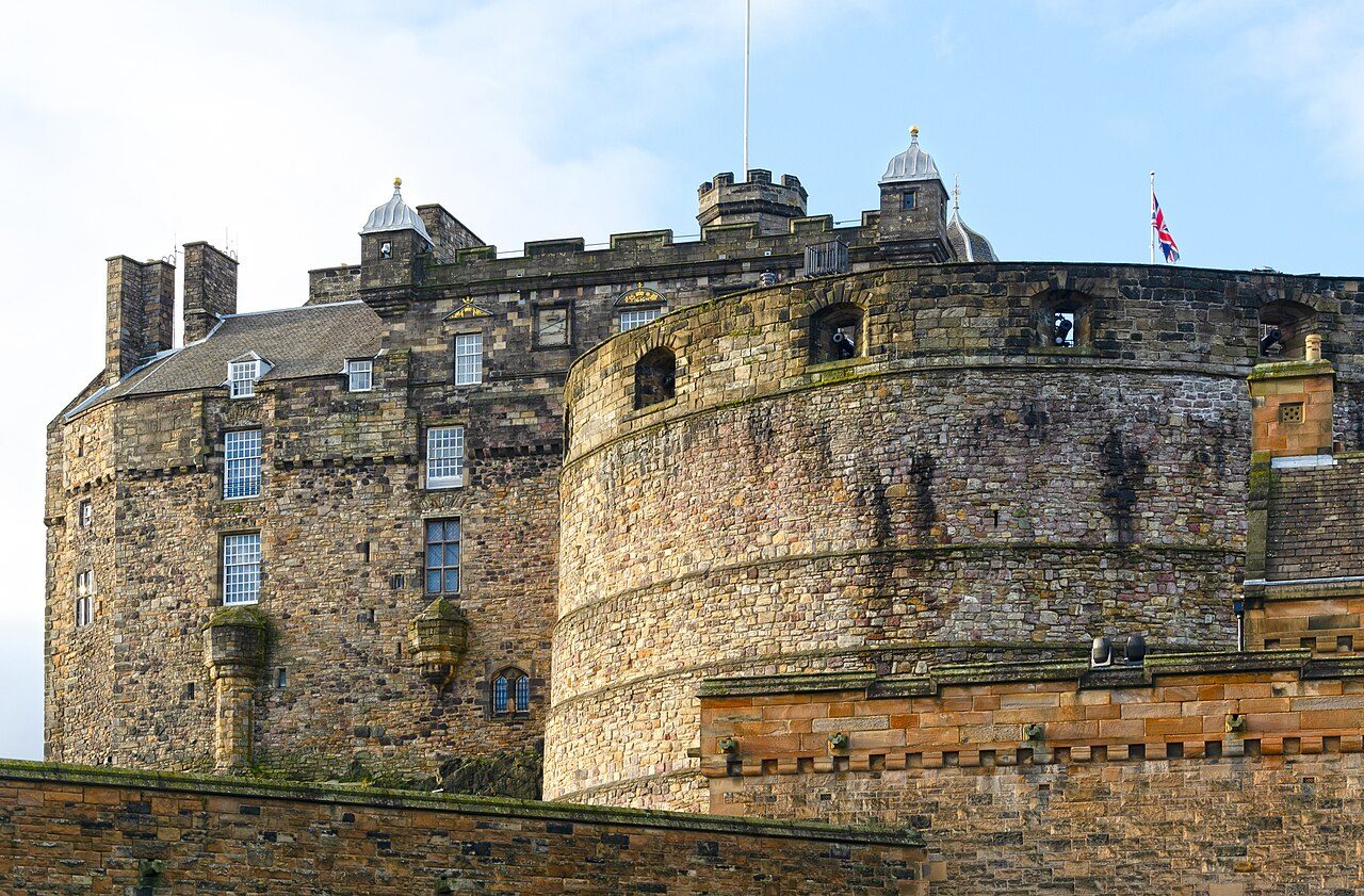 Entradas y museos en Edimburgo: el Castillo domina la ciudad desde Castle Rock.