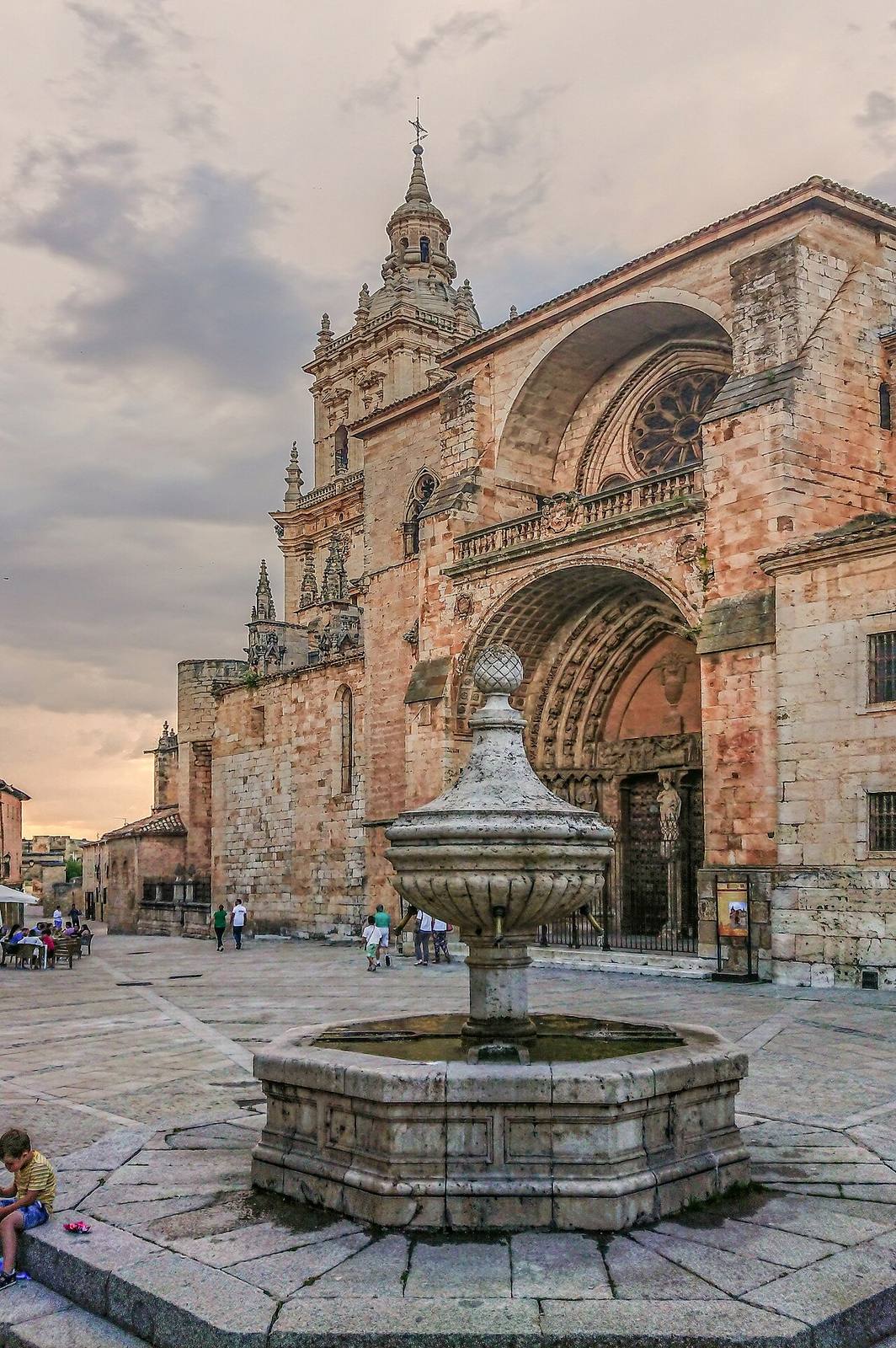 Catedral de la Asunción, parada imprescindible en las visitas guiadas en El Burgo de Osma.