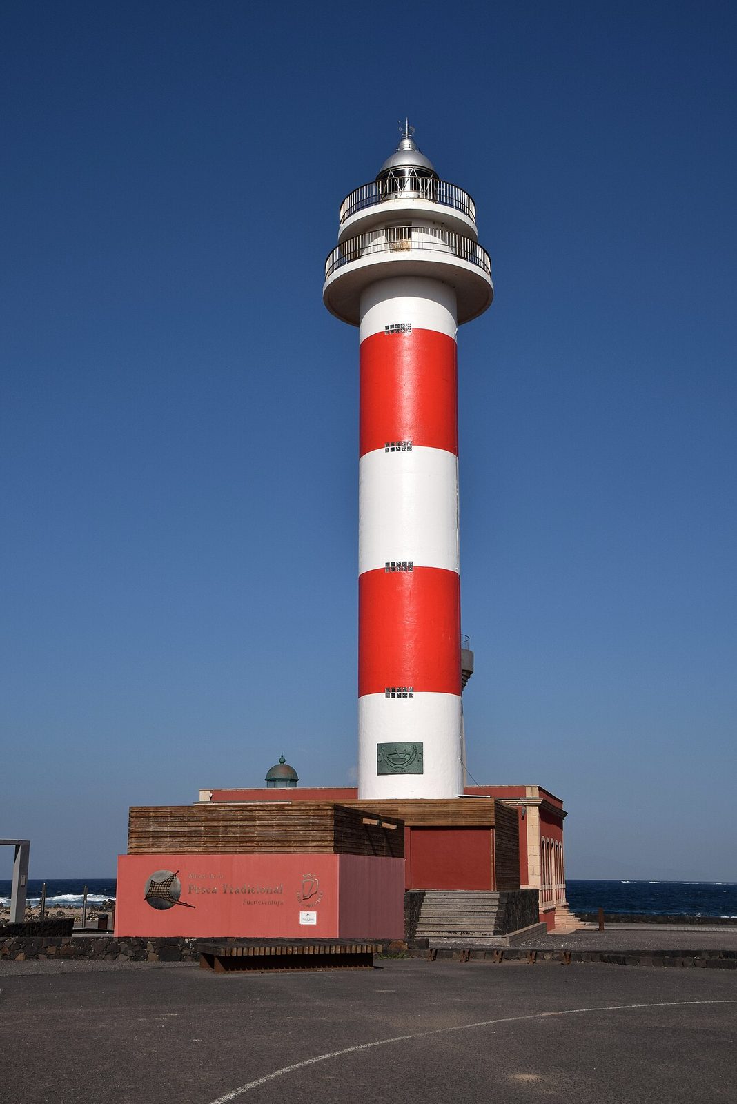 Excursiones de un día en Fuerteventura: el faro de El Cotillo, parada habitual en la ruta norte.