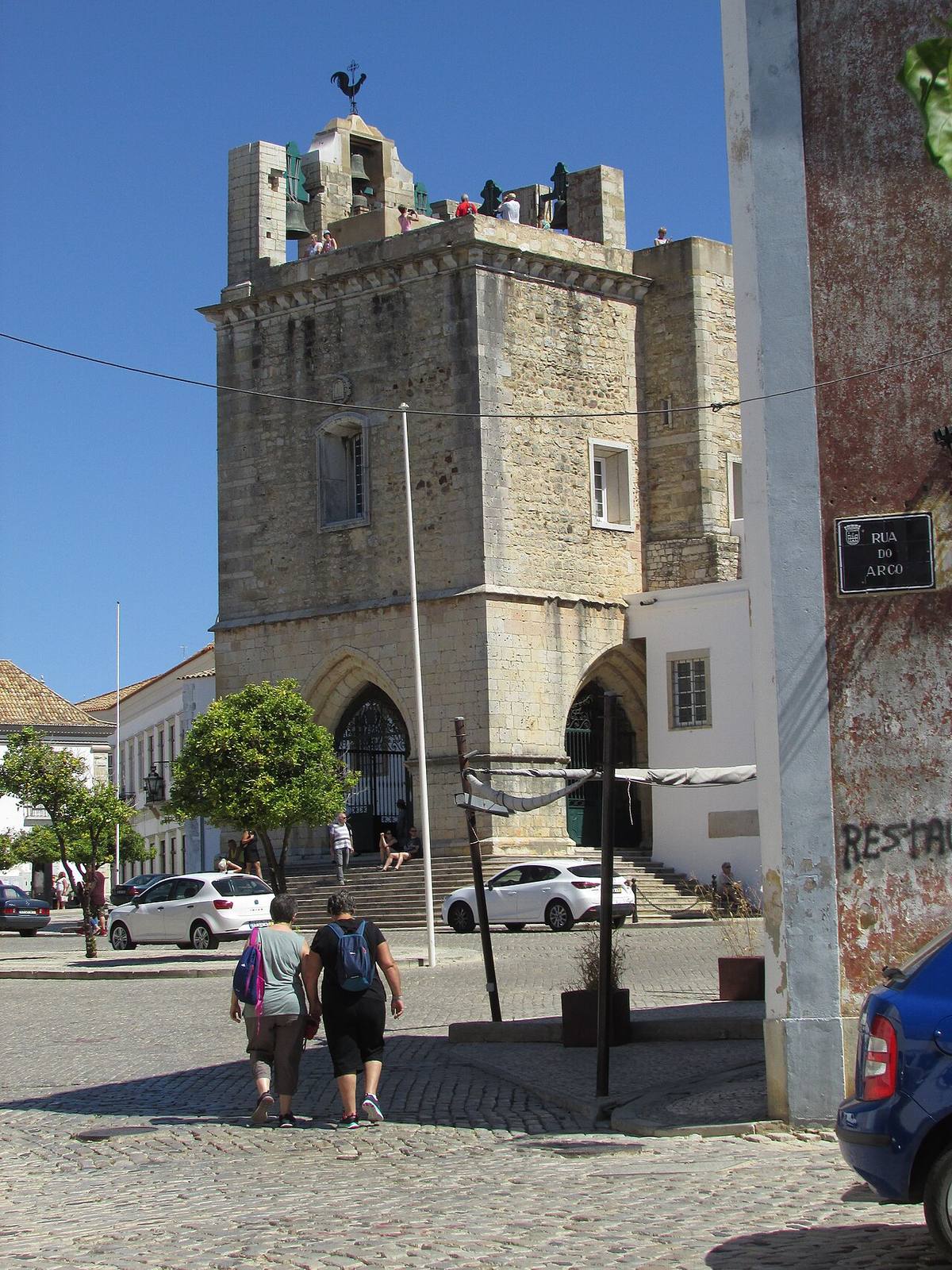 Casco antiguo amurallado, punto de partida de muchos tours y visitas guiadas en Faro.