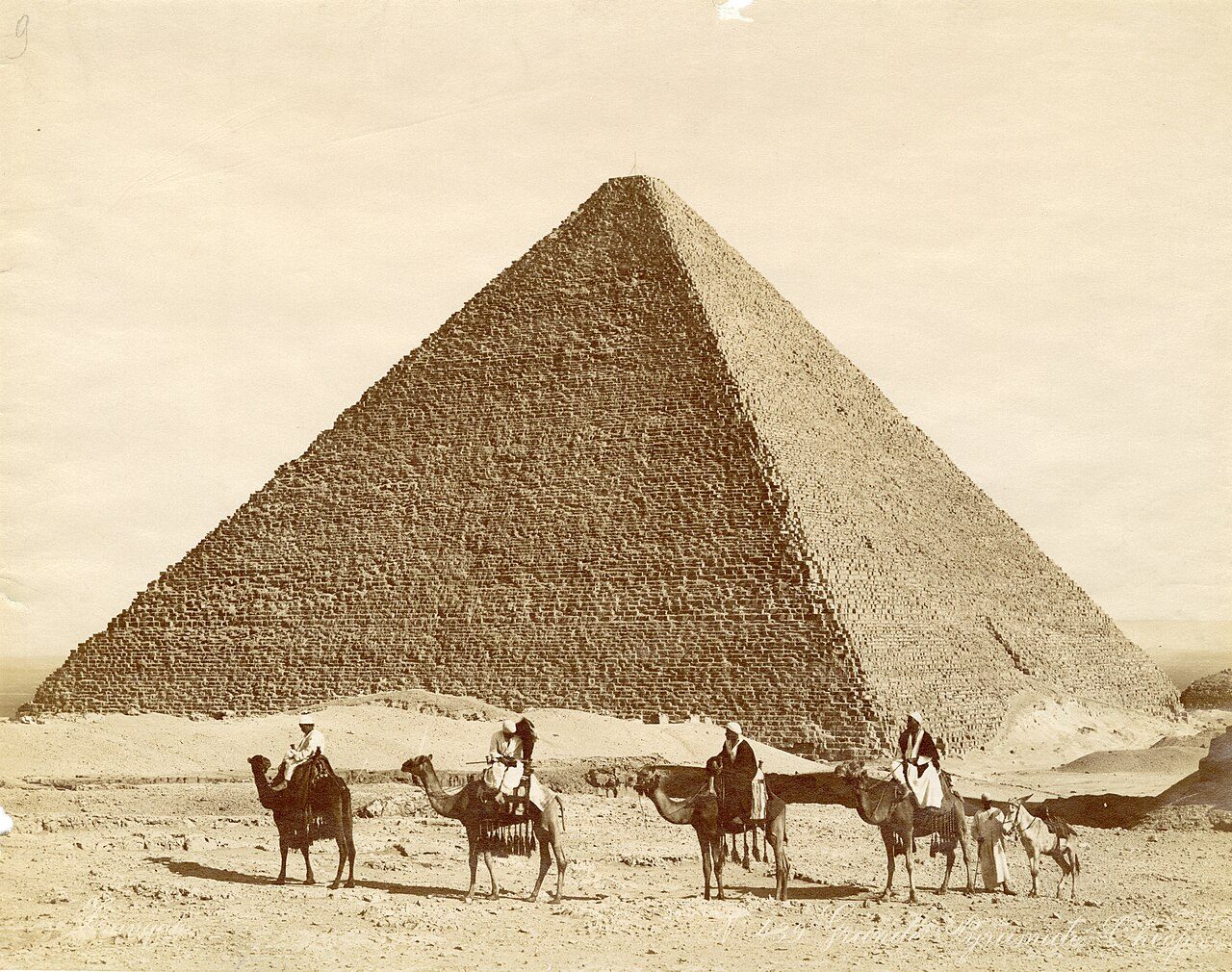 Tours y visitas guiadas en El Cairo: las pirámides de Giza son la excursión estrella.