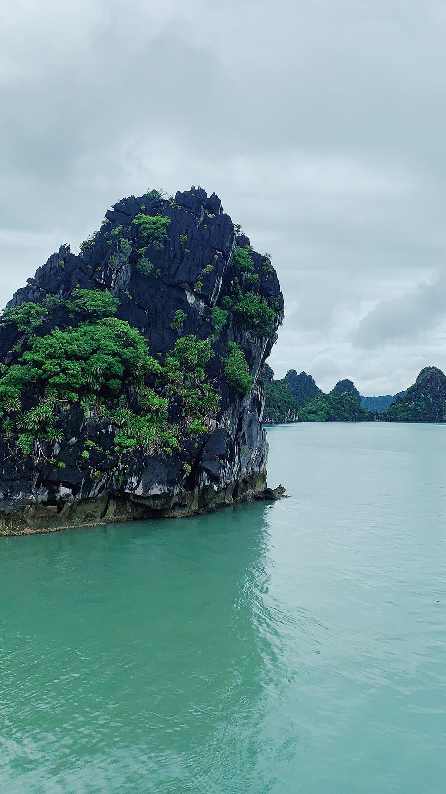 Los islotes kársticos que hacen famoso qué ver en Ha Long