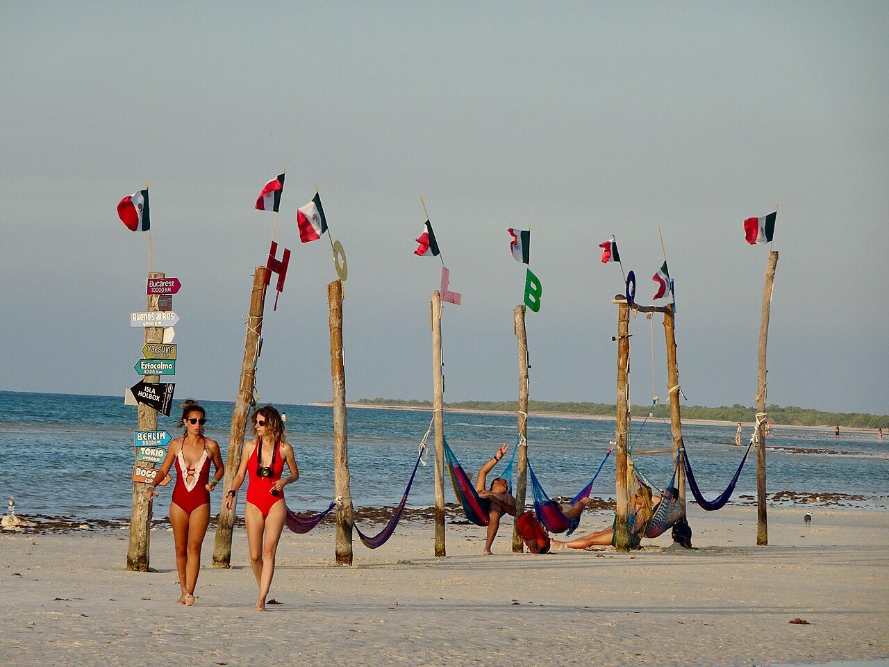 Tours y visitas guiadas en Holbox por sus playas y manglares del Caribe mexicano