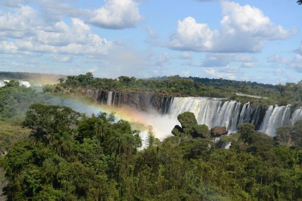 Excursiones de un día en Puerto Iguazú: las pasarelas frente a la Garganta del Diablo