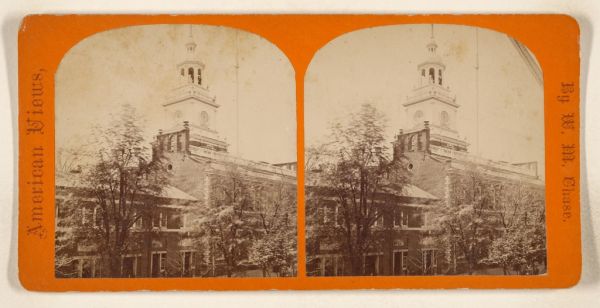 Visita guiada en Filadelfia frente al Independence Hall, corazón histórico de la ciudad.