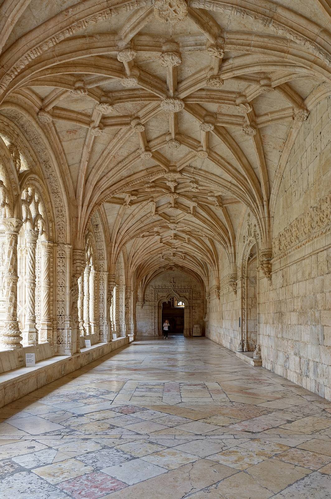 Entradas y museos en Lisboa: el claustro del Monasterio de los Jerónimos en Belém.