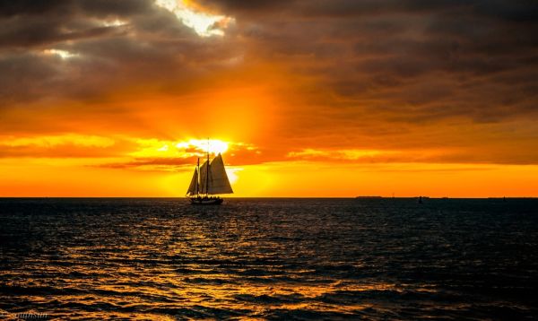 Atardecer en barco, uno de los grandes planes en Cayo Hueso