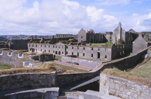 Vistas del puerto de Kinsale desde Charles Fort, uno de los miradores cerca de Cork