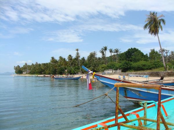 Naturaleza y aventura en Koh Samui: costa tropical y aguas turquesa del golfo de Tailandia.
