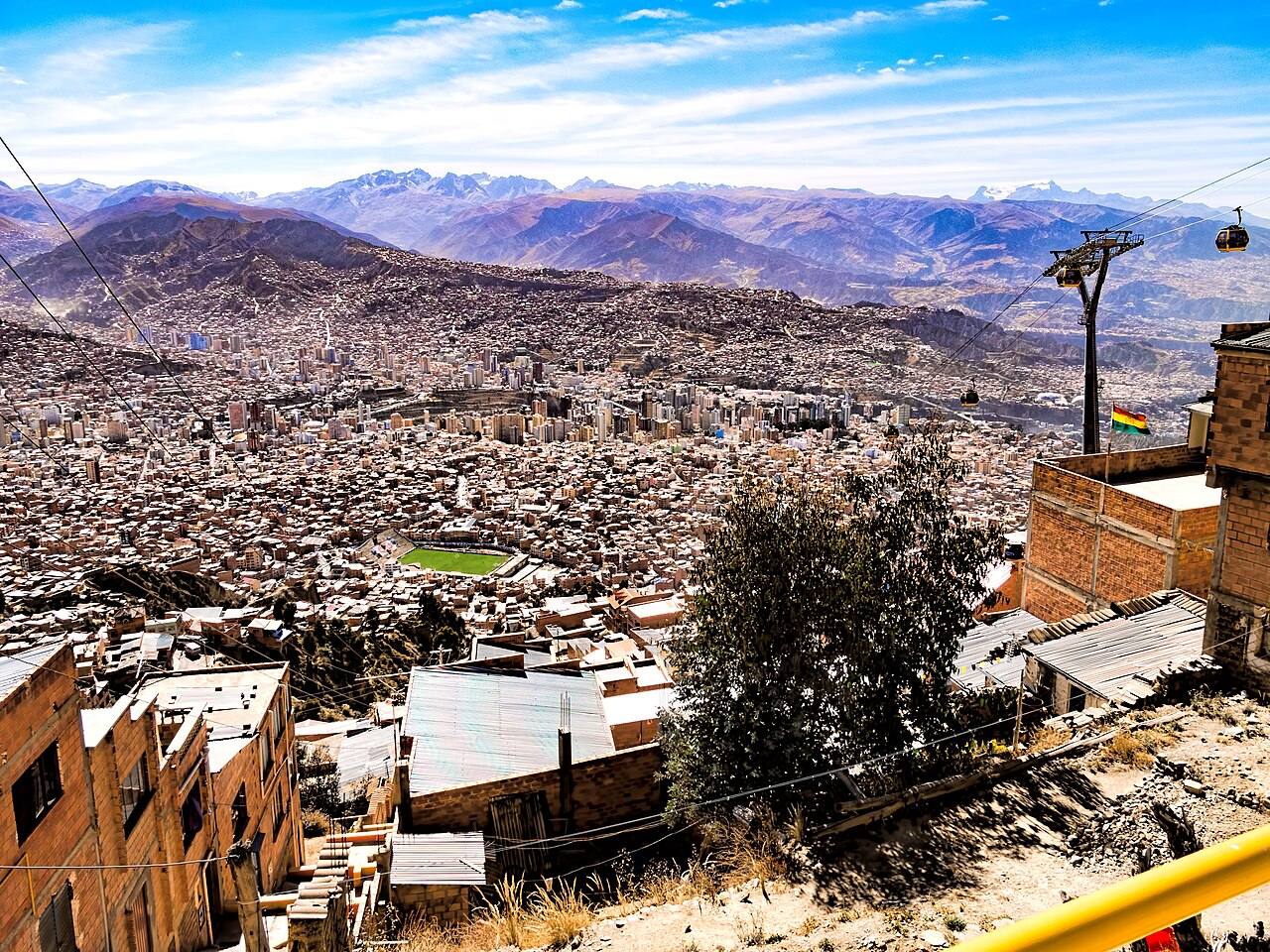 Tours y visitas guiadas en La Paz Bolivia: vistas de la ciudad desde el teleférico.