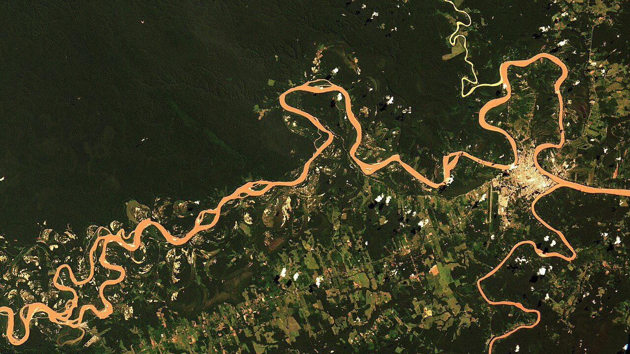Confluencia de los ríos que rodean Puerto Maldonado, punto de partida hacia la selva