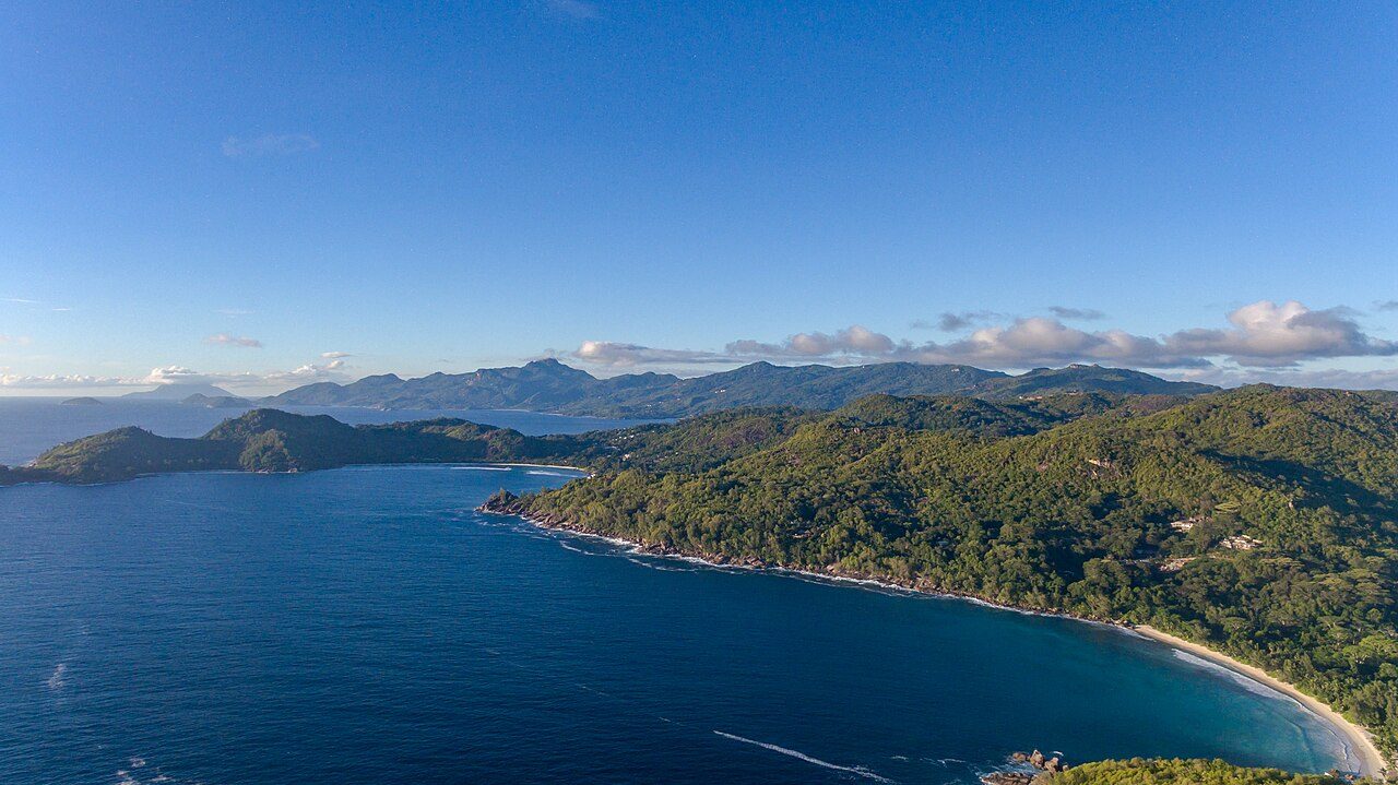 Vista aérea de Mahé, la isla principal de Seychelles y puerta de entrada al archipiélago