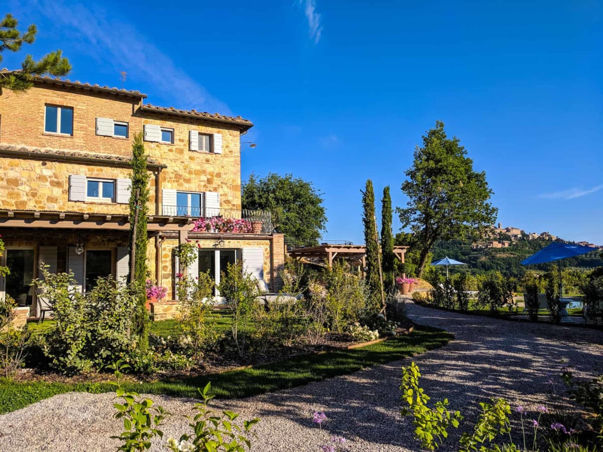 Vista panorámica de Montepulciano, uno de los pueblos más bonitos de la Toscana