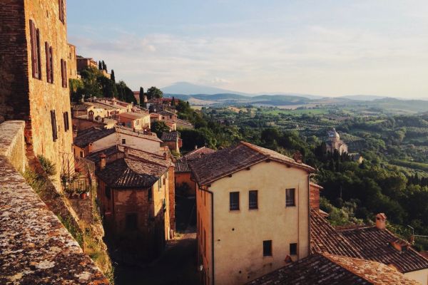Calles medievales en una de las visitas guiadas en Montepulciano