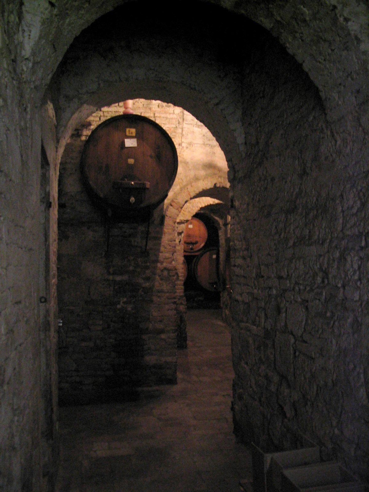 Bodegas subterráneas de vino Nobile, una visita clave en Montepulciano