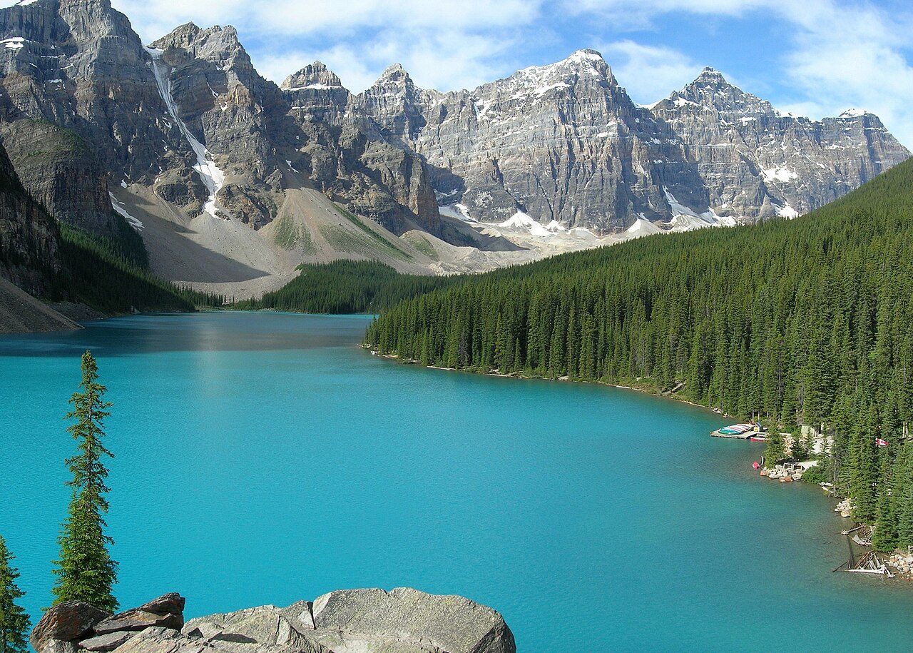 Tours y visitas guiadas en Banff: el turquesa Moraine Lake, una de las paradas estrella.