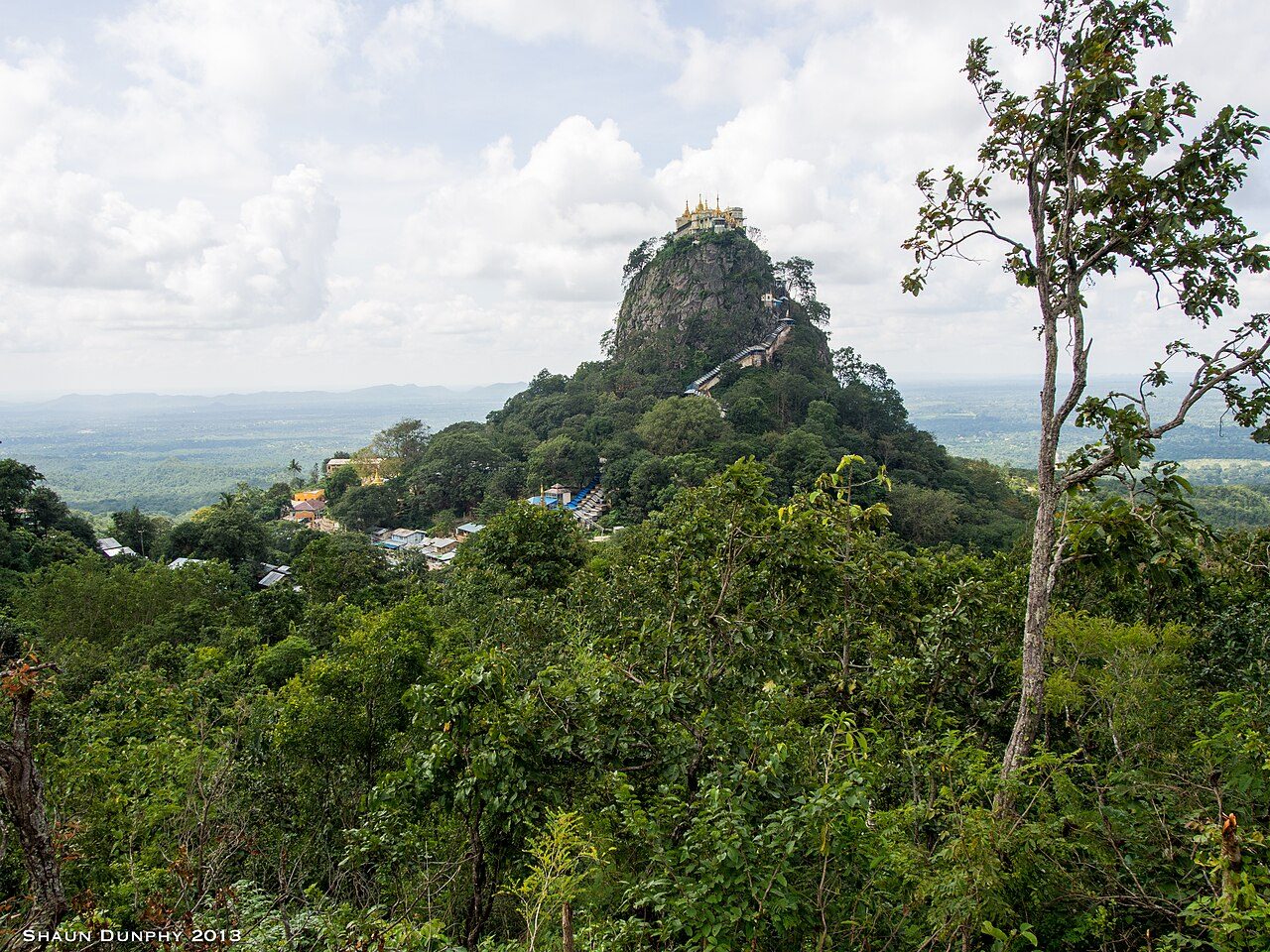 El Monte Popa, una de las mejores excursiones cercanas a Bagan