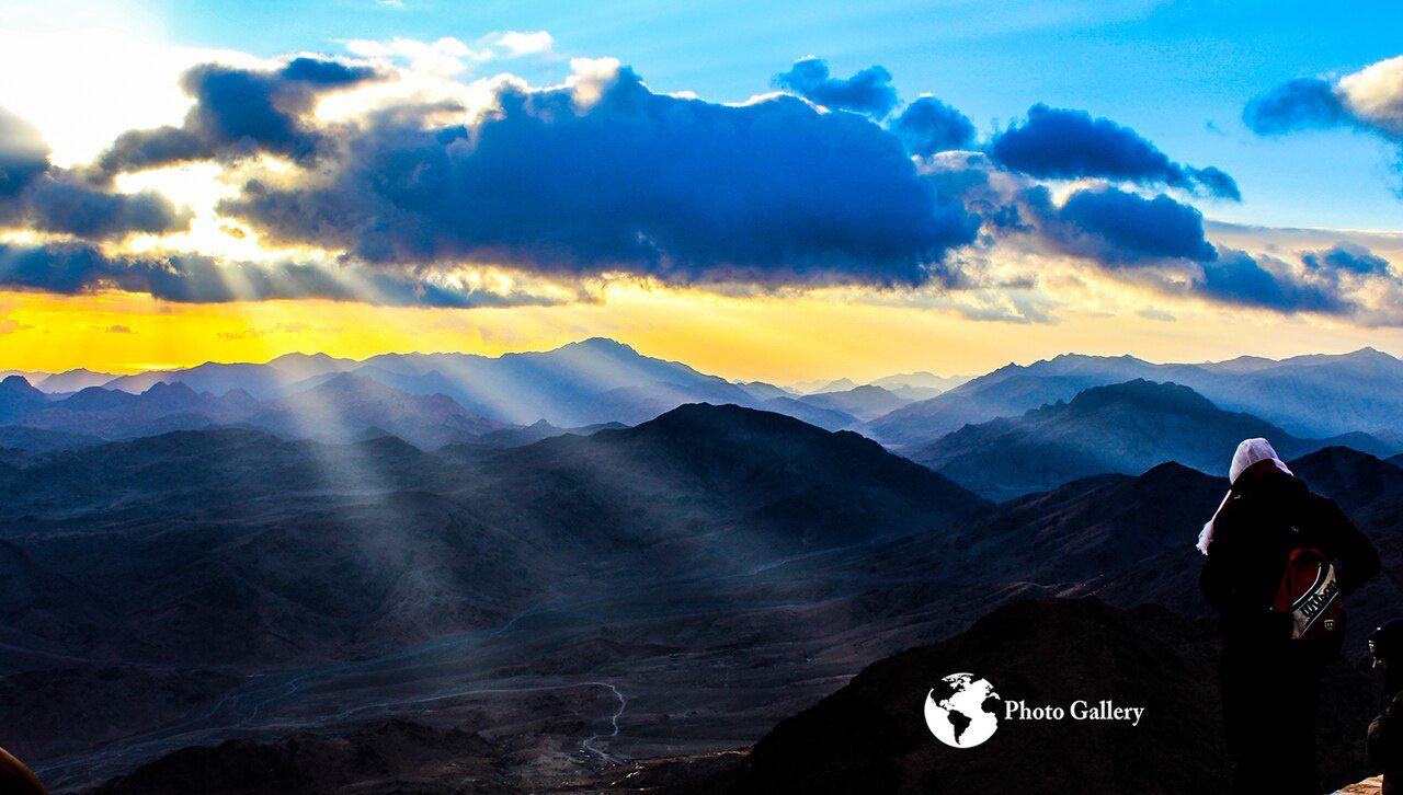 Amanecer desde la cima del Monte Sinaí, una de las excursiones de un día en Sharm El Sheij más memorables