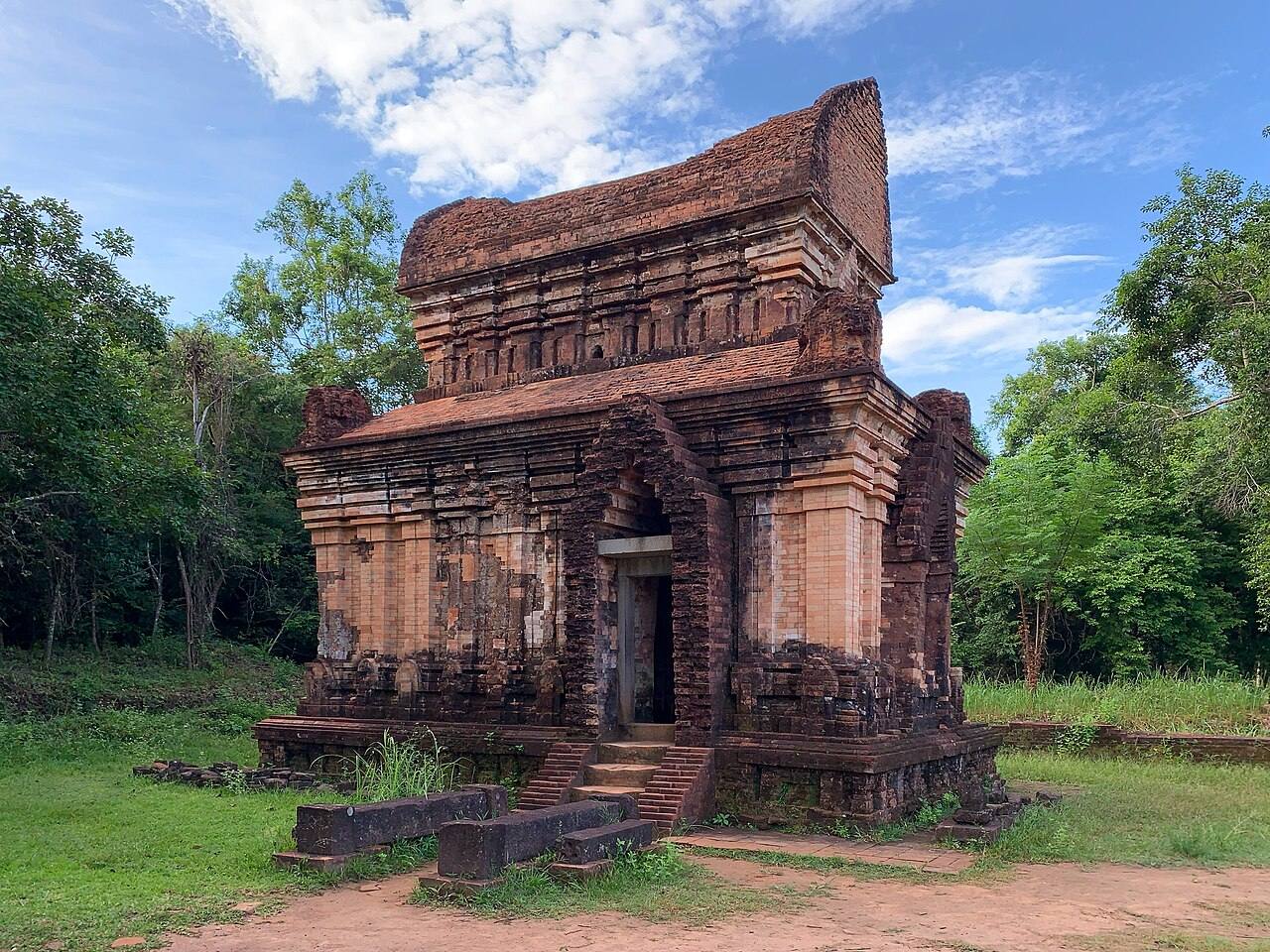 Templos Champa de My Son, una de las excursiones de un día en Hoi An más recomendables.