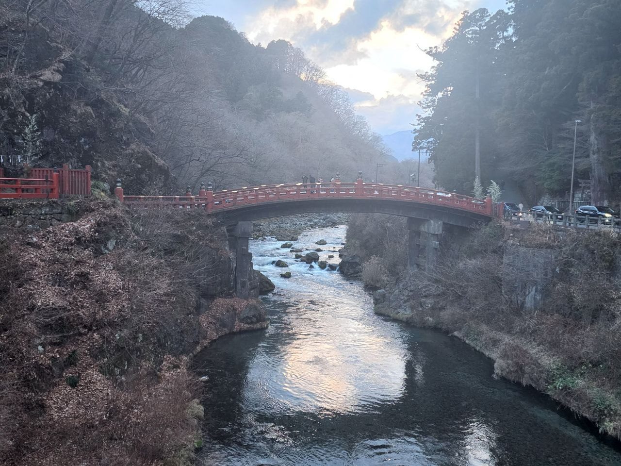El puente Shinkyo, una de las primeras estampas que ver en Nikko al llegar