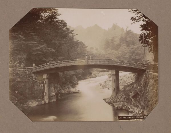 El puente Shinkyo, una de las primeras estampas que ver en Nikko al llegar
