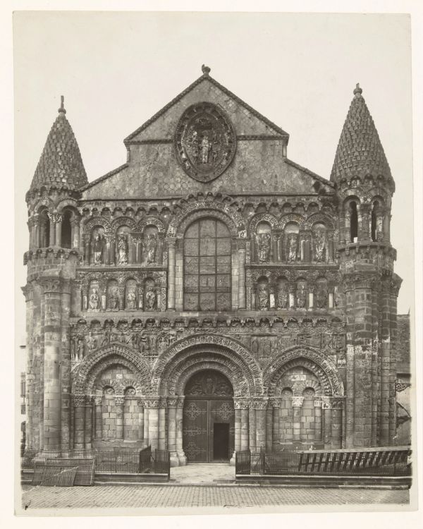 La fachada románica de Notre-Dame la Grande, imprescindible que ver en Poitiers