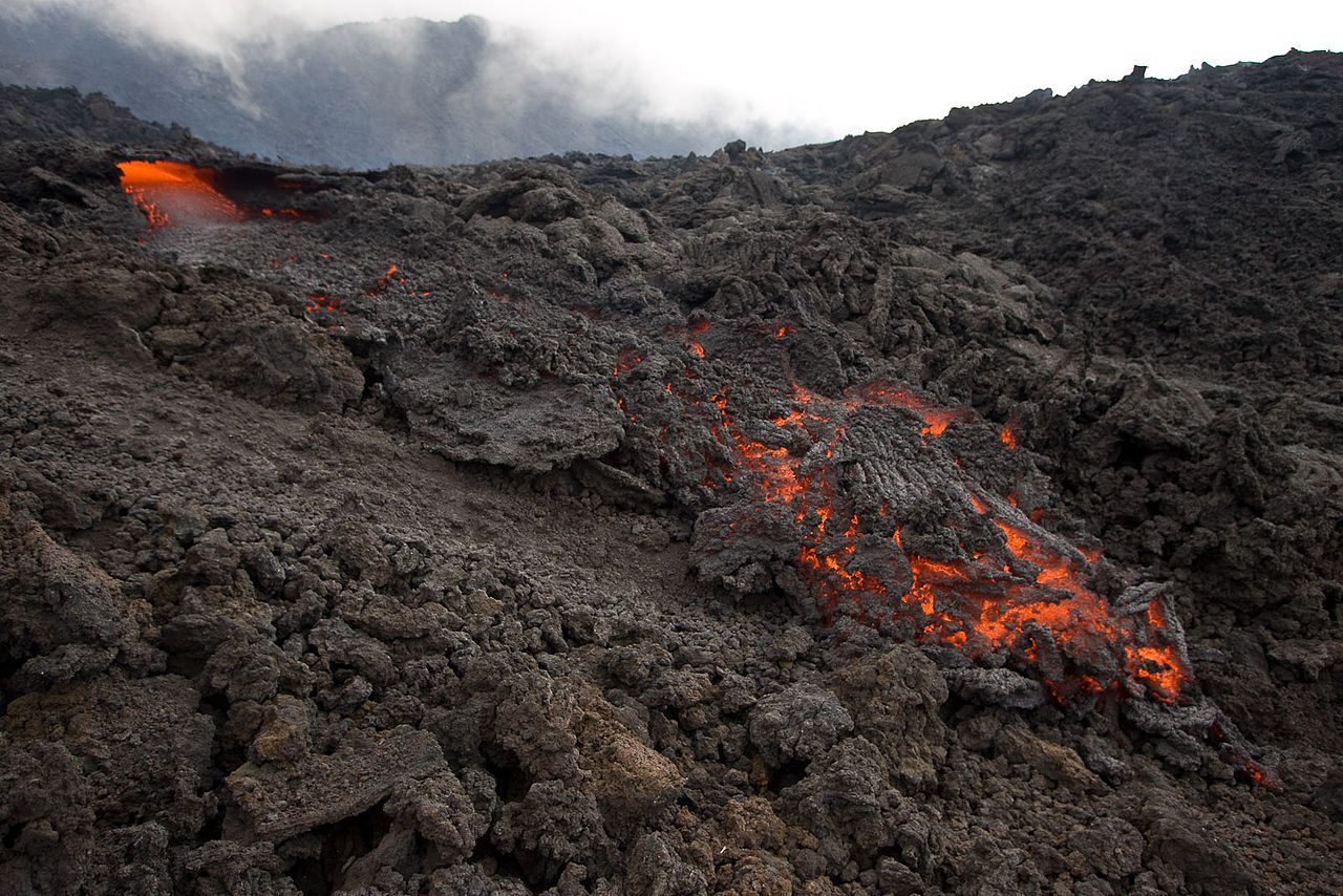 Excursiones de un día en Antigua Guatemala: la lava del volcán Pacaya es de lo más fotografiado