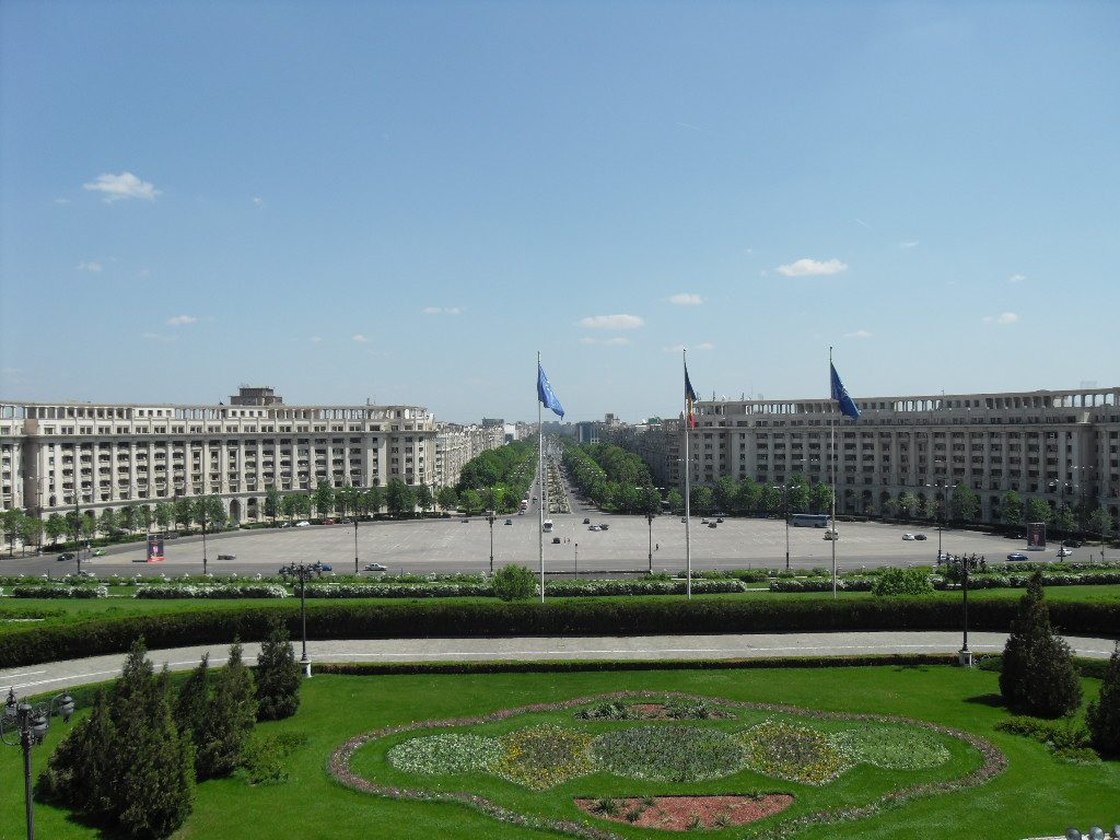 Visita guiada en Bucarest: el imponente Palacio del Parlamento