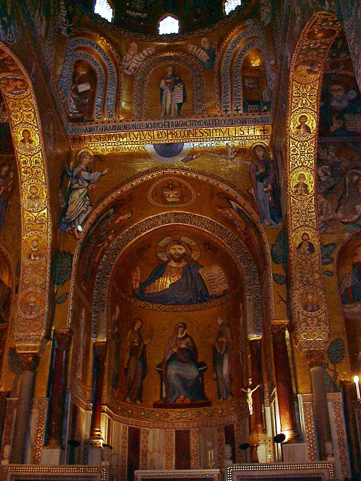 Mosaicos dorados de la Capilla Palatina, parada estrella entre las entradas y museos en Palermo.