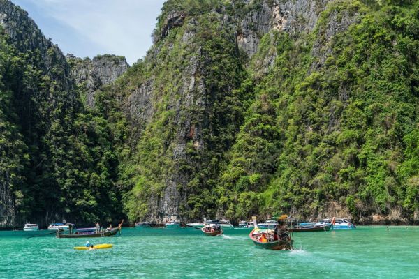 Excursiones de un día en Phuket: las islas Phi Phi y sus acantilados de piedra caliza