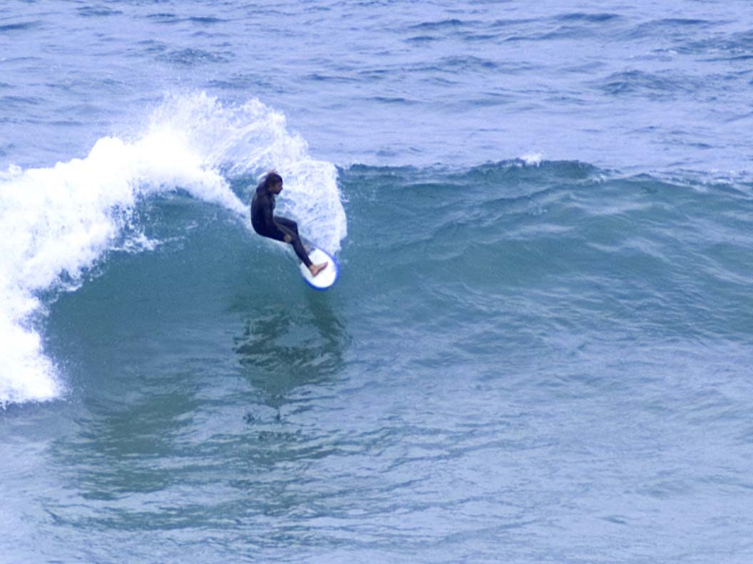 La Playa de los Locos, un imprescindible que ver en Suances para amantes del surf