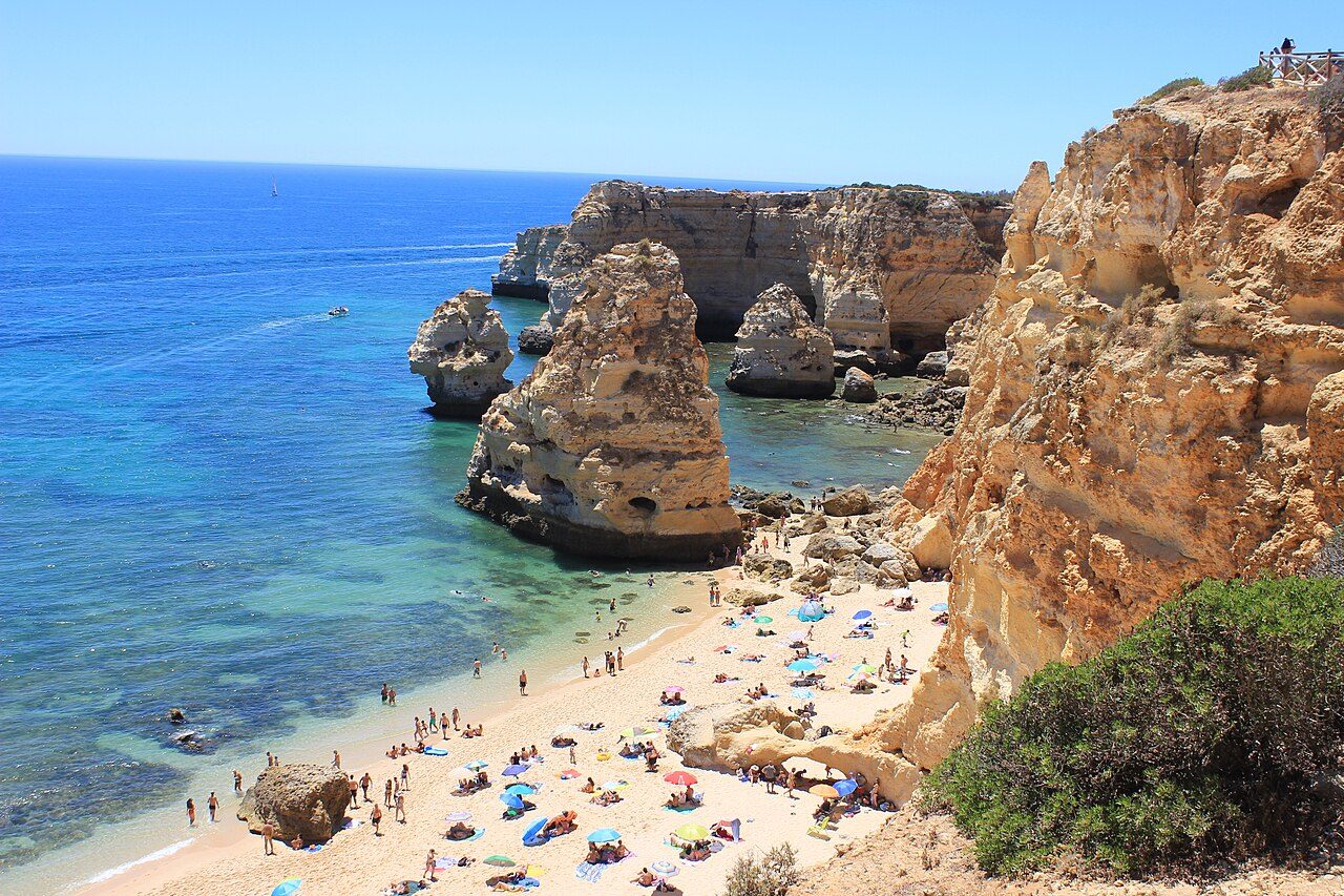 Praia da Marinha, una excursión cercana imprescindible al visitar Benagil