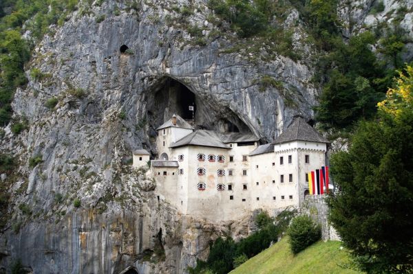 El castillo de Predjama, una de las excursiones más populares cerca de Piran