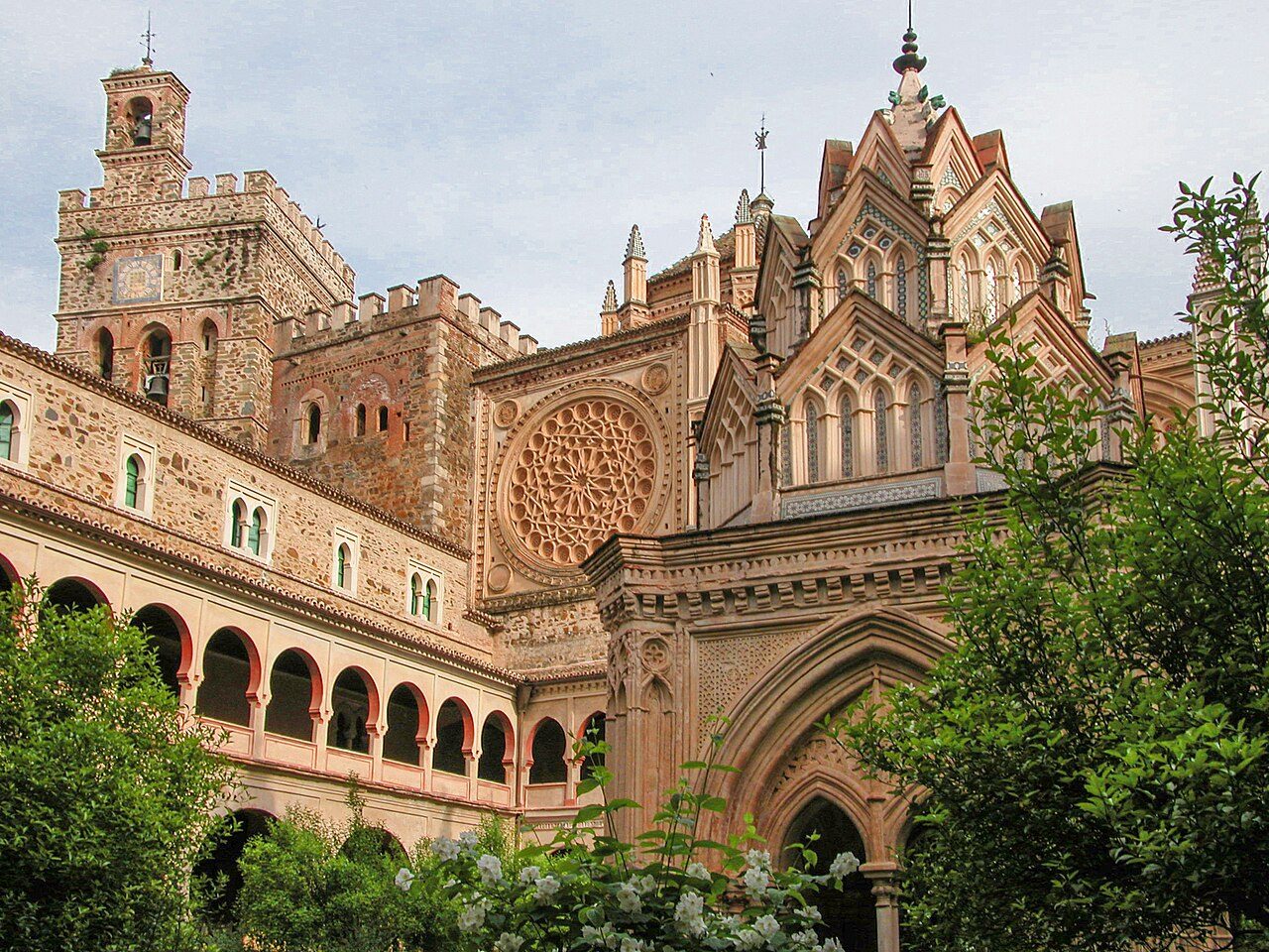 Visita guiada en Guadalupe: el Real Monasterio, corazón del pueblo