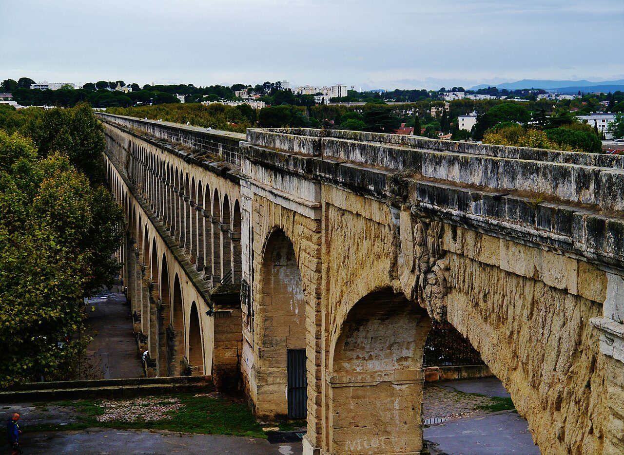 El acueducto Saint-Clément, imprescindible que ver en Montpellier al atardecer