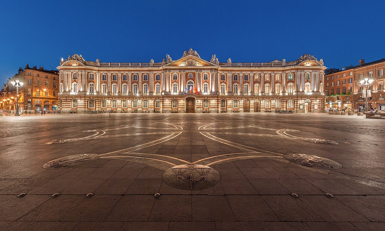 Los free tours en Toulouse arrancan junto al Capitolio, corazón de la Ciudad Rosa.