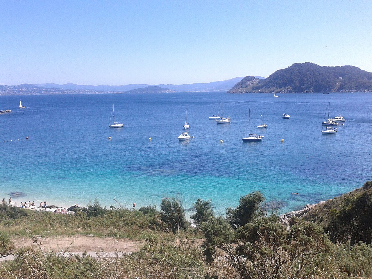 Cruceros y barcos en Portonovo rumbo a las islas Cíes y Ons