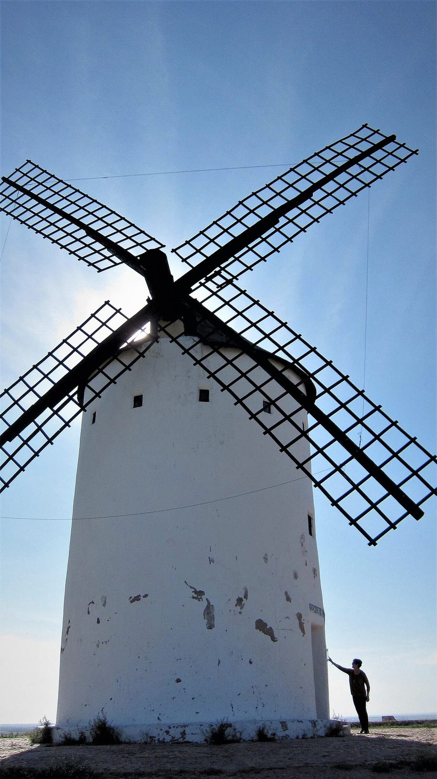Los molinos de viento del Cerro de San Antón, imagen icónica de qué ver en Alcázar de San Juan