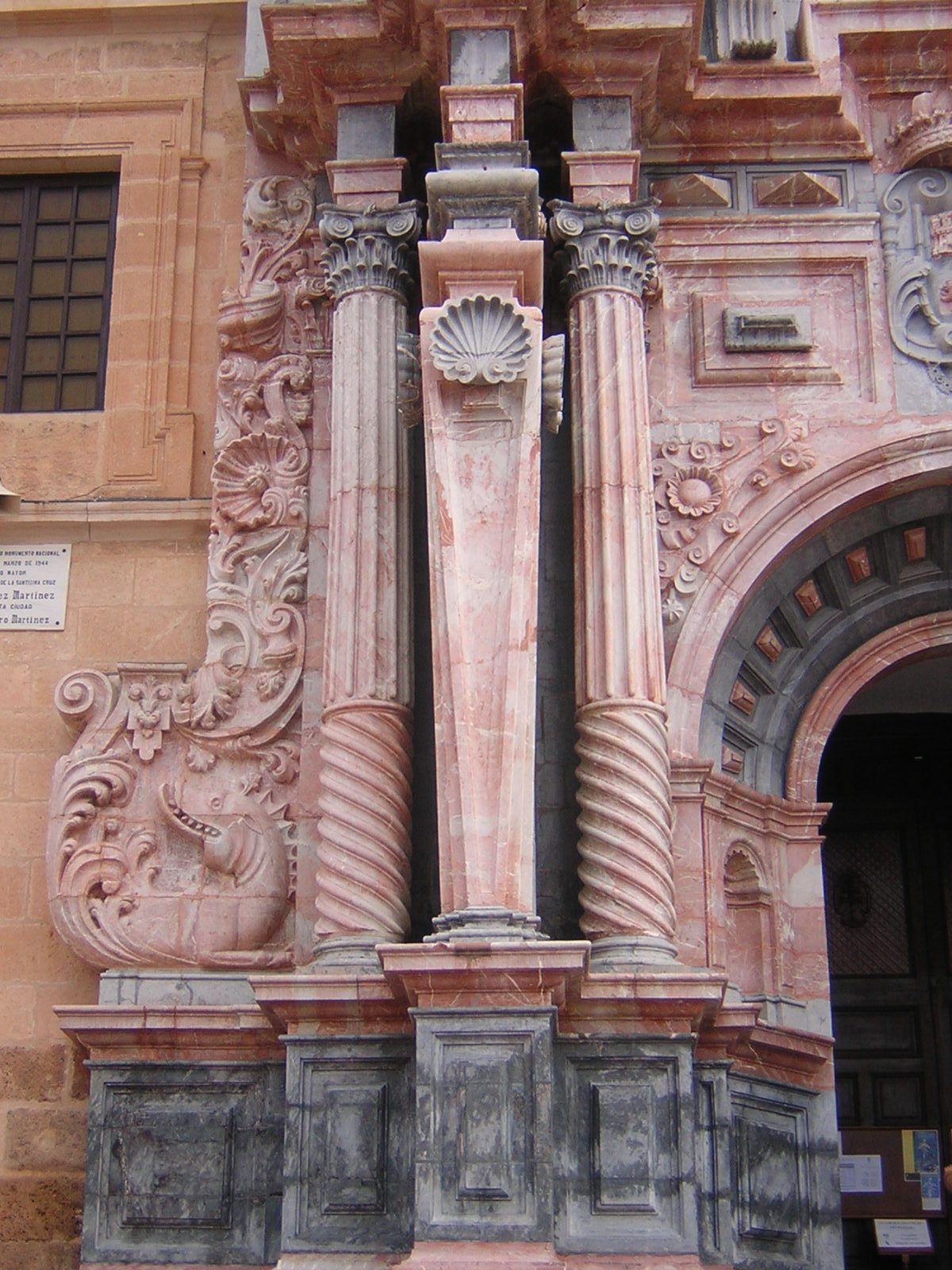 La Basílica y el castillo de la Vera Cruz, imprescindibles que ver en Caravaca de la Cruz