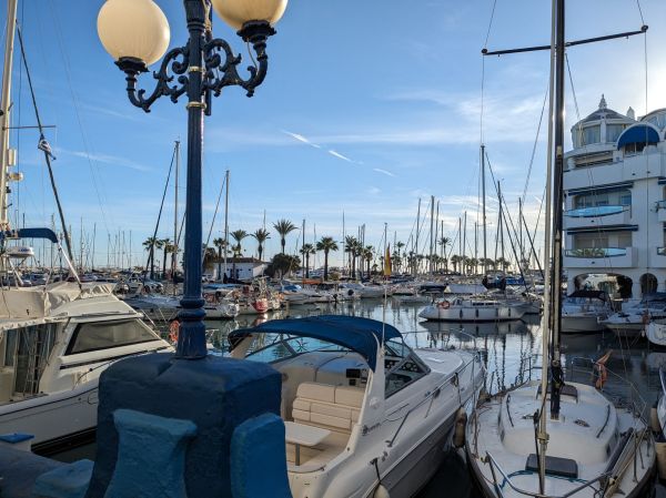 Puerto Marina, uno de los puntos con más ambiente que ver en Benalmádena