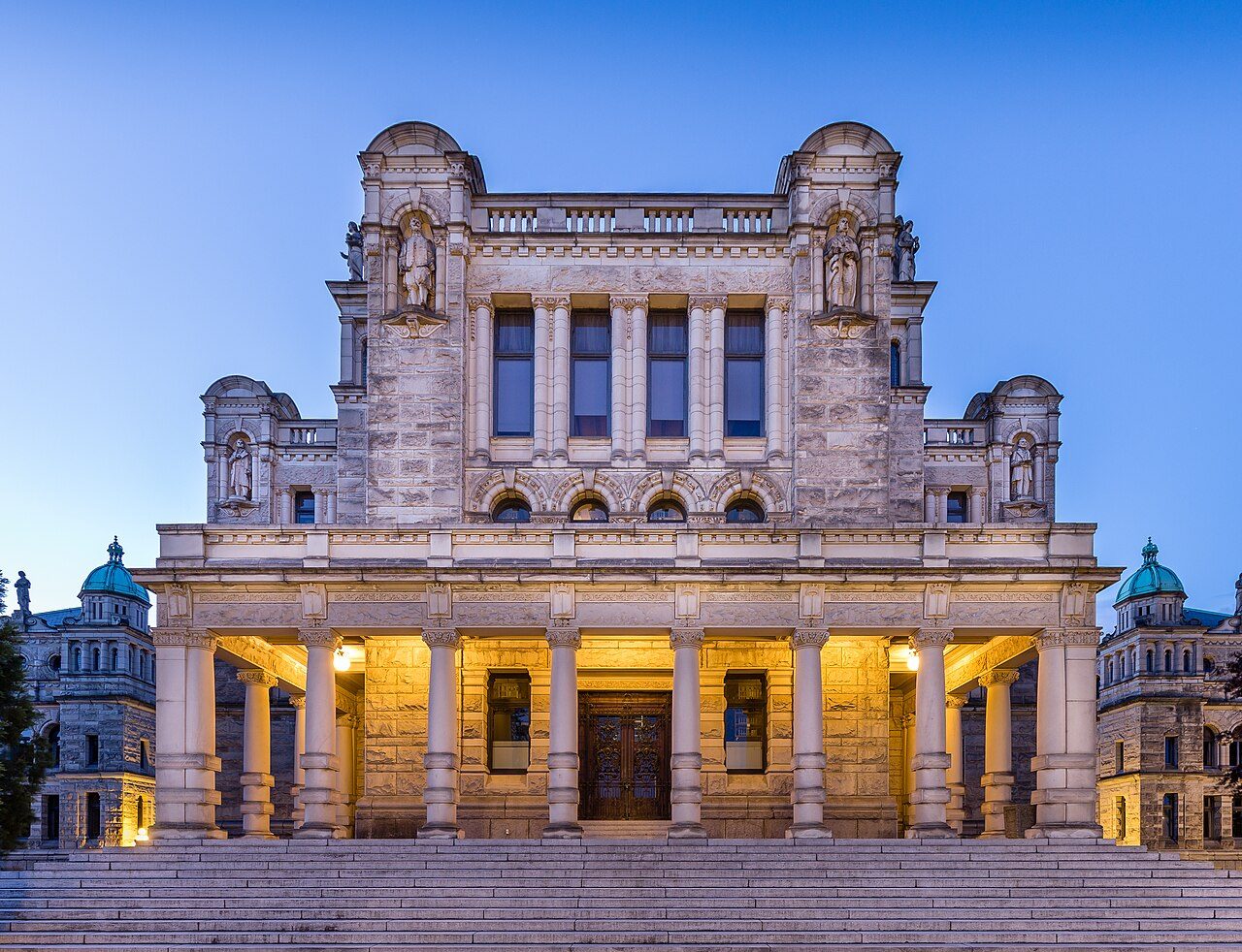 El Parlamento iluminado, una imagen clásica de qué ver en Victoria (Canadá)